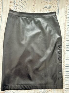 Joseph Ribkoff Black Vegan Leather Button Slit Pencil Skirt 6 EUC